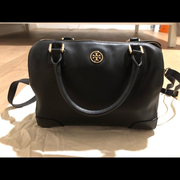 Tory Burch Handbags - Authentic Tory Burch Robinson Satchel